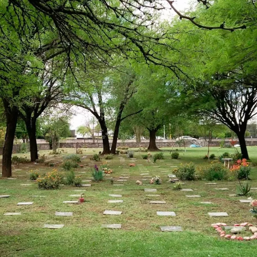 Parque del Amigo - Cementerio para mascotas 04